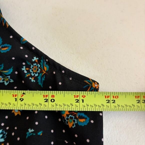 Cabi Tank Top Women's Large Black Floral Polka Dot V-Neck Sleeveless Career - Picture 8 of 8